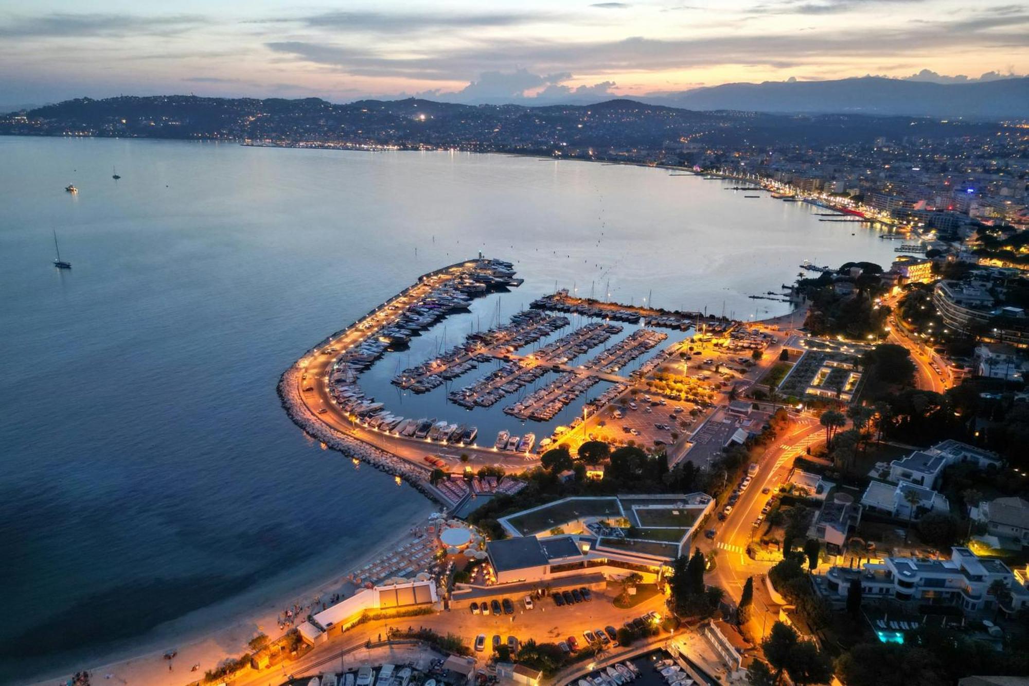Atypical Duplex Suquet 3 Bedrooms Terrace And Sea View Apartment