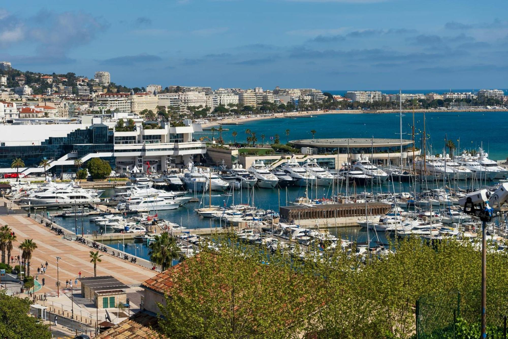 Atypical Duplex Suquet 3 Bedrooms Terrace And Sea View *